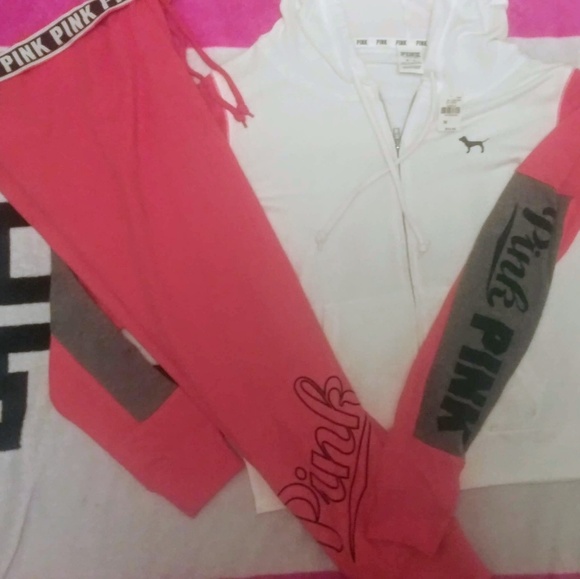 🆕NWT VICTORIAS SECRET PINK OUTFIT HOODIE/CAPRIS - Picture 3 of 8